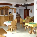 Bed & Breakfast Edelweiss Panzio Pilisvörösvár