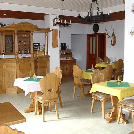 Bed & Breakfast Edelweiss Panzio Pilisvörösvár