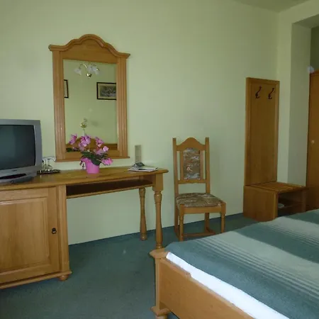 Edelweiss Panzio Bed & Breakfast 3*