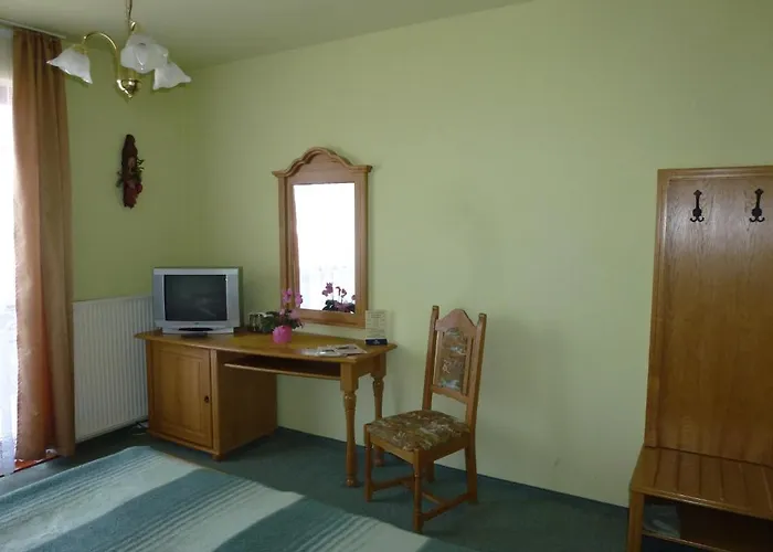 Edelweiss Panzio Bed & Breakfast 3*